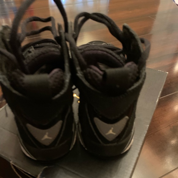 Size 13 boys Jordan true flight sneakers - Picture 2 of 4